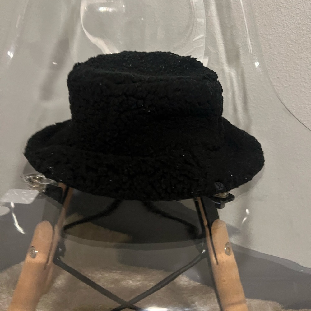 Lululemon Fleece bucket hat